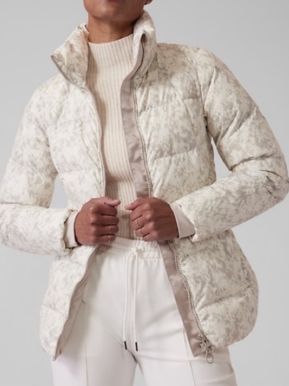 Athleta Downtown Printed Jacket Womens S Cream Grey Puffer Coat Cozy Winter EUC